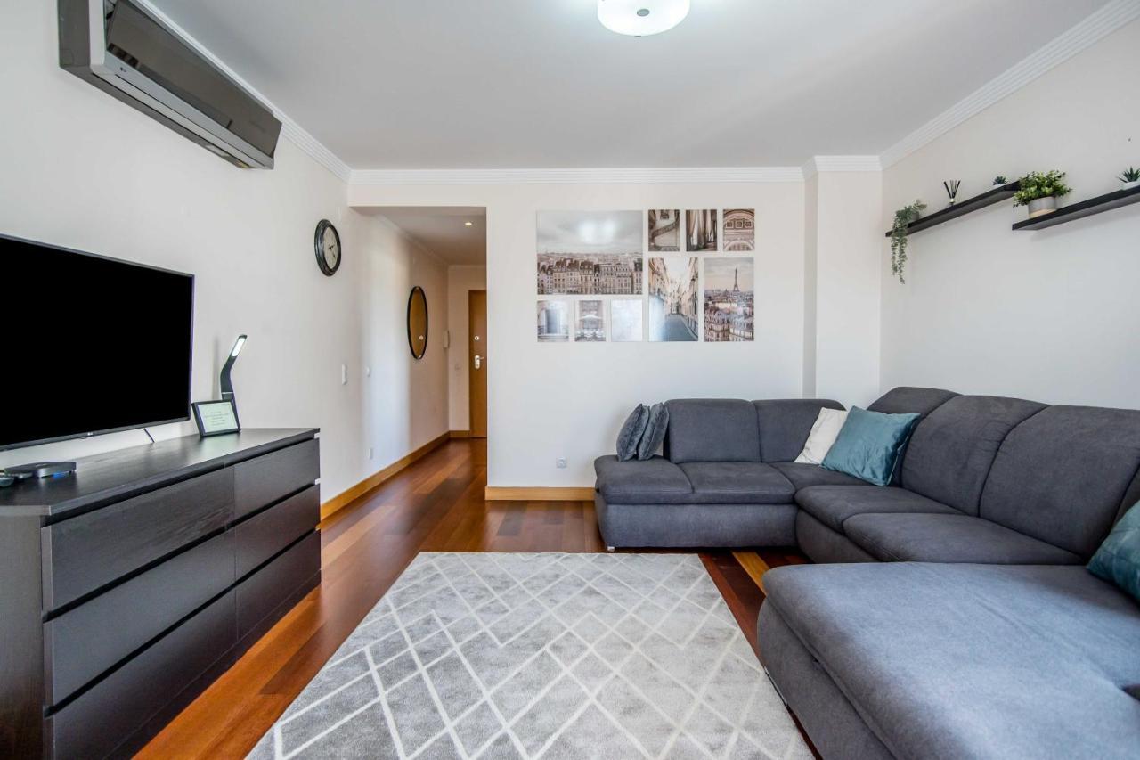 Apartment Corcovada, Sunny And Bright T1 With Large Terrace, Albufeira